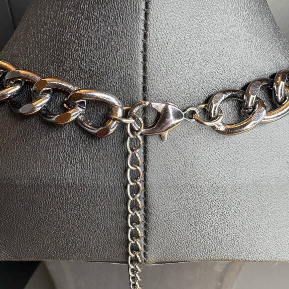 Aldo Floral Rhinestone Statement Bib Necklace Gunmetal Gray and Pink 14"/2" - Picture 5 of 6